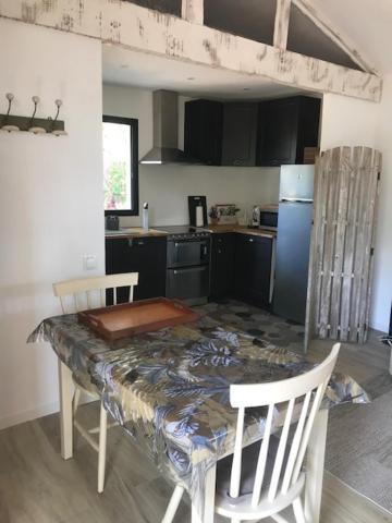 La Brindille Petit Mas Provencal Meuble De Tourisme 3 Etoiles 2-3 Personnes 1 Piece 30 M2 Tout Confort Lisiere Foret Jardin Jacuzzi Piscine Saint-Paul-en-Forêt Zewnętrze zdjęcie