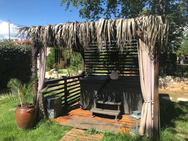 La Brindille Petit Mas Provencal Meuble De Tourisme 3 Etoiles 2-3 Personnes 1 Piece 30 M2 Tout Confort Lisiere Foret Jardin Jacuzzi Piscine Saint-Paul-en-Forêt Zewnętrze zdjęcie